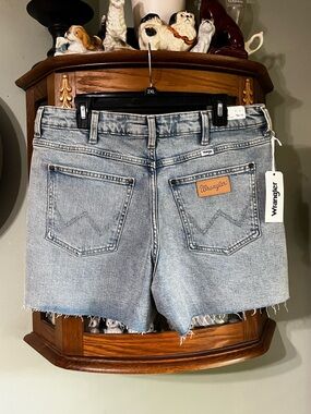 NWT Wrangler Light Wash High Rise Cowboy Denim Jean Cut Off Shorts Size 33